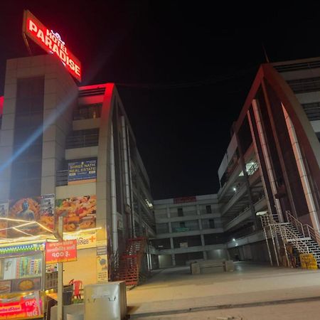 Hotel Paradise -Amhedabad Dış mekan fotoğraf