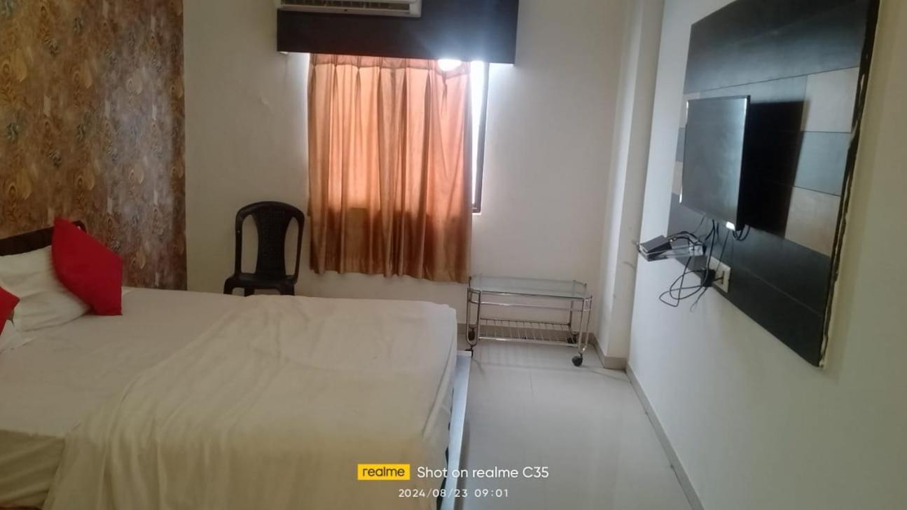 Hotel Paradise -Amhedabad Dış mekan fotoğraf