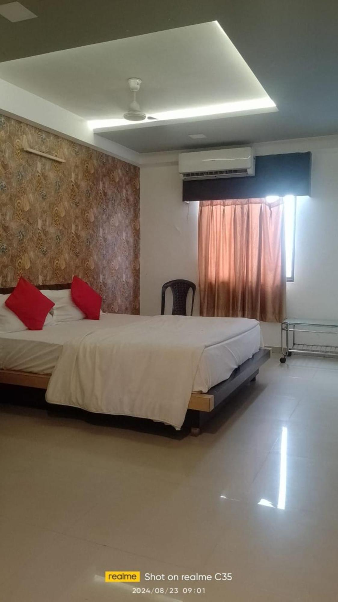 Hotel Paradise -Amhedabad Dış mekan fotoğraf