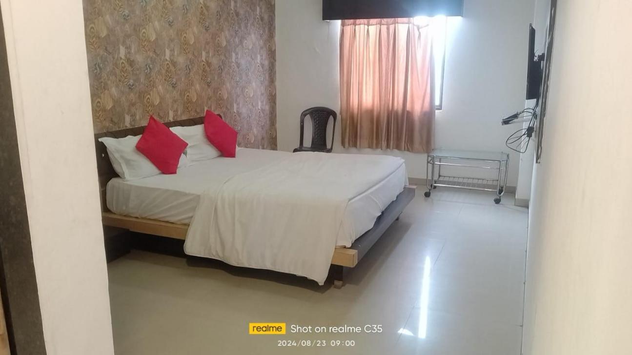 Hotel Paradise -Amhedabad Dış mekan fotoğraf