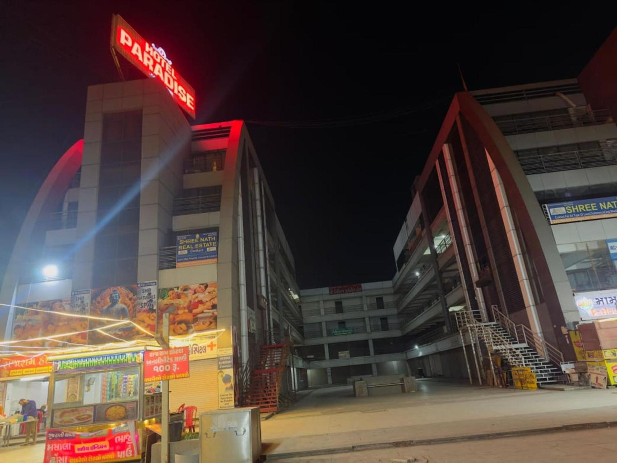 Hotel Paradise -Amhedabad Dış mekan fotoğraf