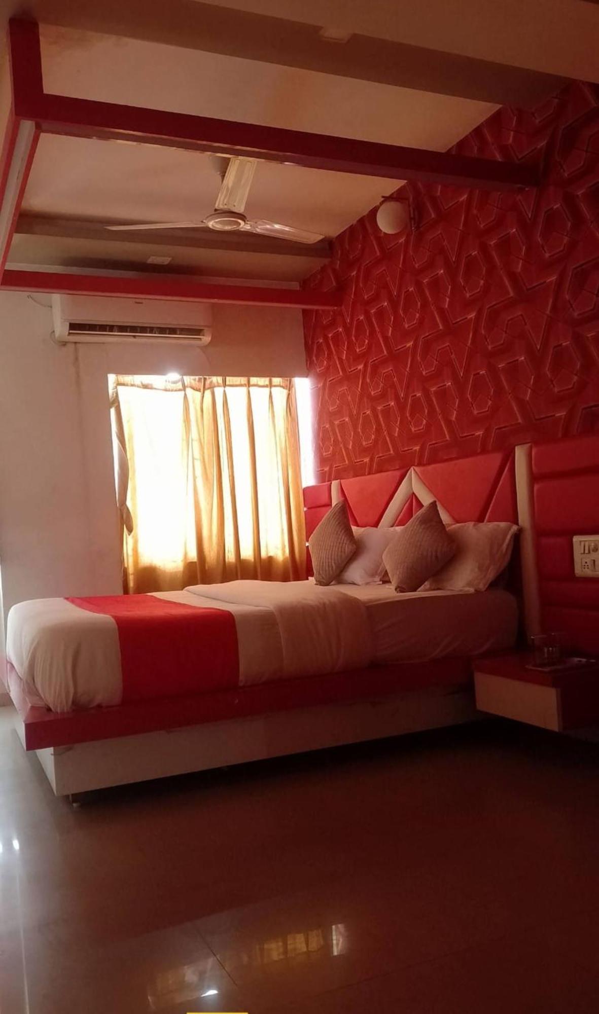 Hotel Paradise -Amhedabad Dış mekan fotoğraf