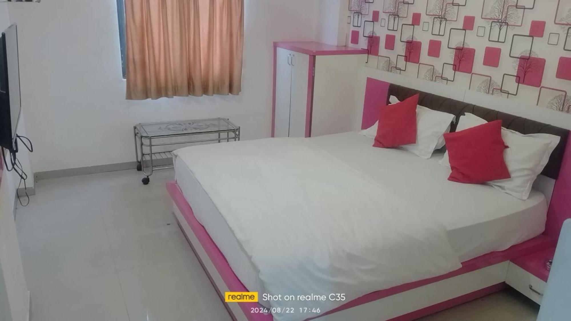 Hotel Paradise -Amhedabad Dış mekan fotoğraf