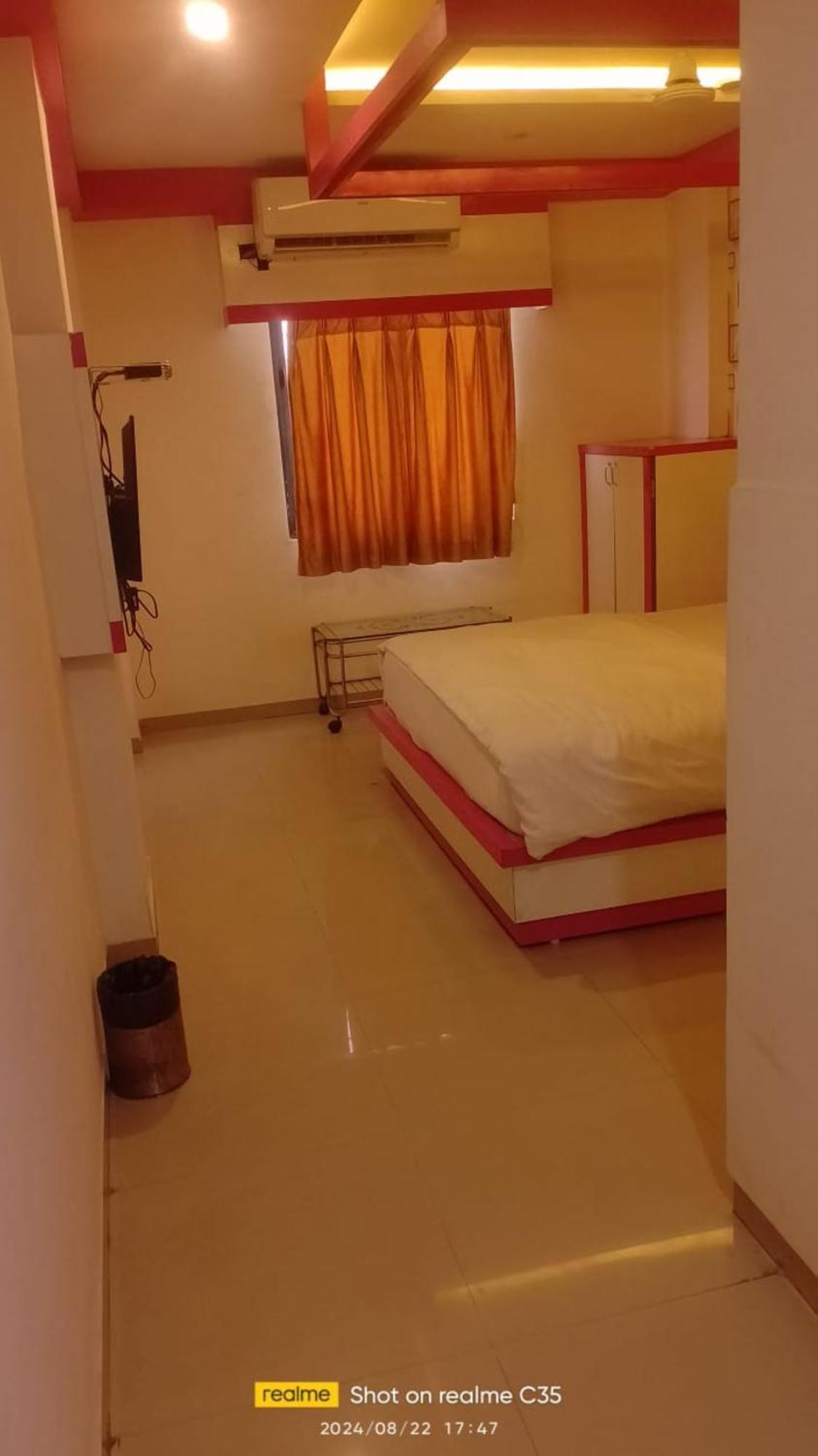 Hotel Paradise -Amhedabad Dış mekan fotoğraf